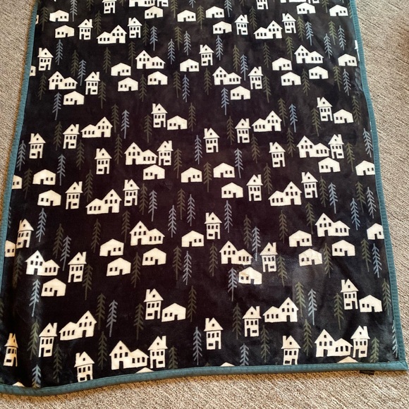 CuddlDuds 50 x 60 fleece throw - Picture 2 of 5